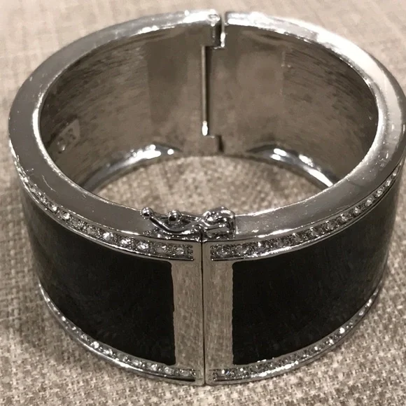 Cuff bracelet - Picture 4 of 4